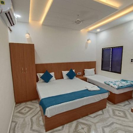 The Nirmala Palace Hotel Ayodhya Ngoại thất bức ảnh