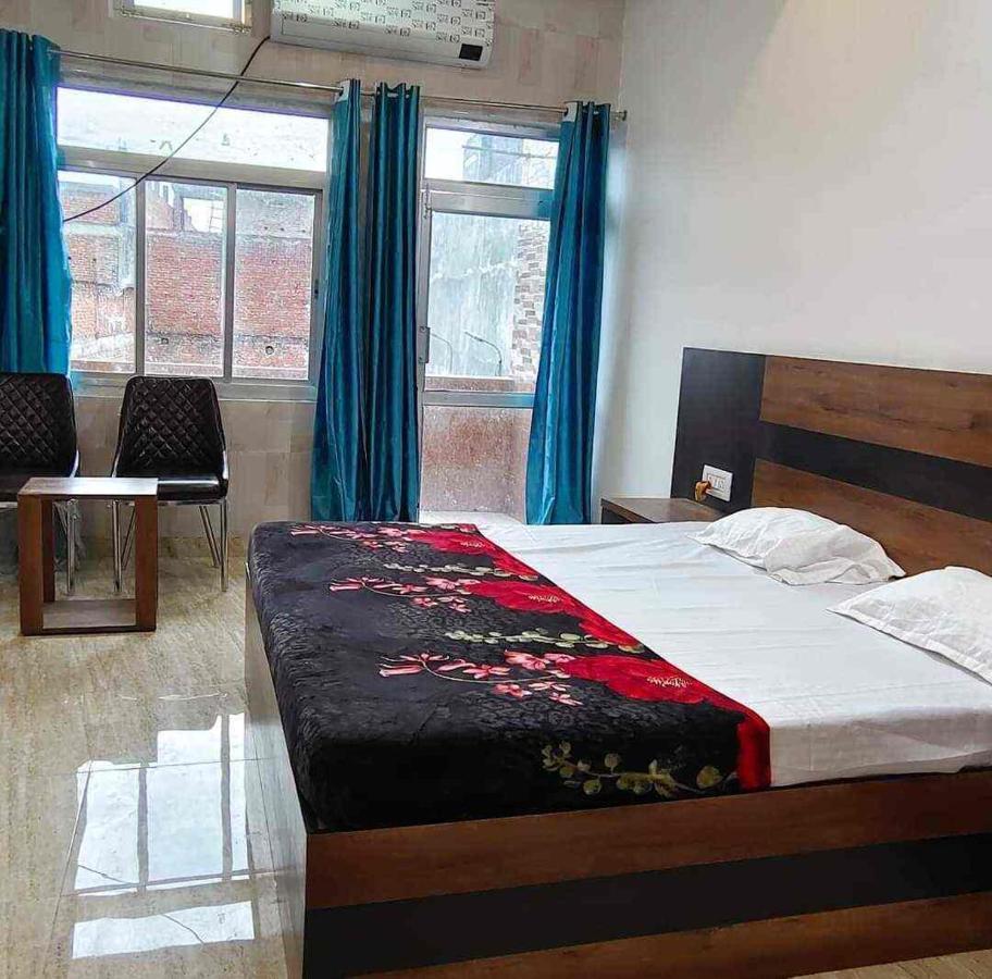 The Nirmala Palace Hotel Ayodhya Ngoại thất bức ảnh
