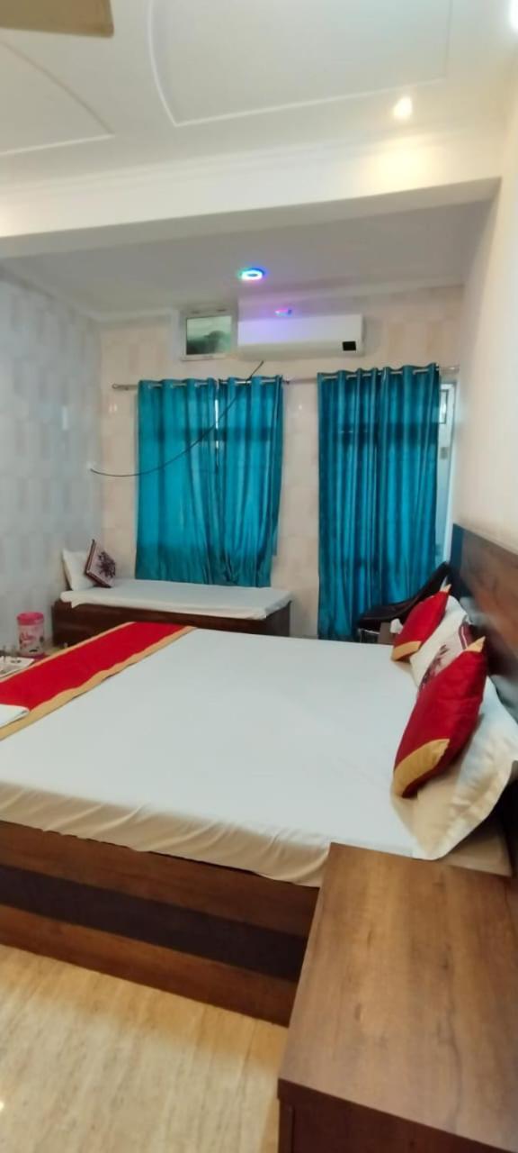 The Nirmala Palace Hotel Ayodhya Ngoại thất bức ảnh