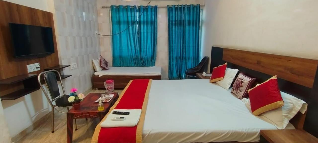 The Nirmala Palace Hotel Ayodhya Ngoại thất bức ảnh