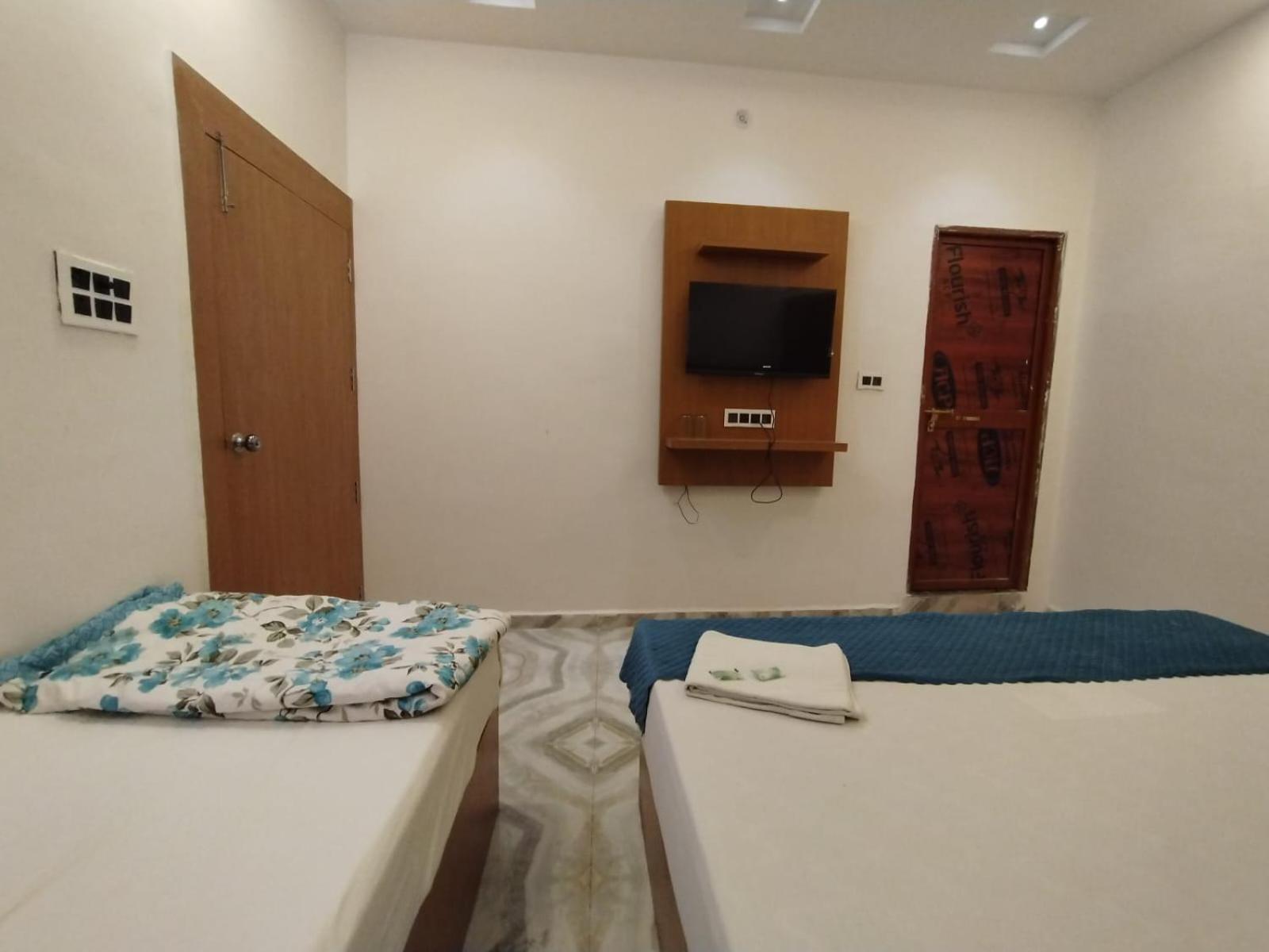 The Nirmala Palace Hotel Ayodhya Ngoại thất bức ảnh