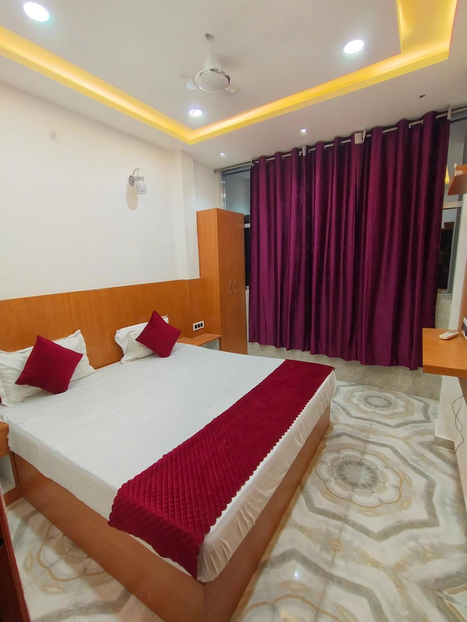 The Nirmala Palace Hotel Ayodhya Ngoại thất bức ảnh